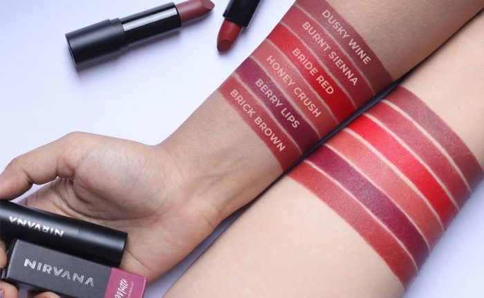 অ্যাট্রাক্টিভ লুক ক্রিয়েট করতে ৬টি মাস্ট হ্যাভ বুলেট লিপস্টিক