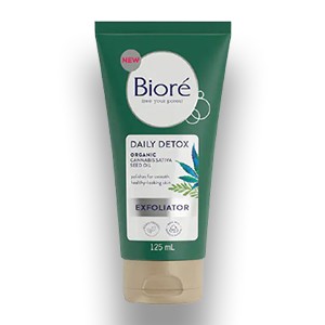 Biore Daily Detox Exfoliator Face Scrub 125ml